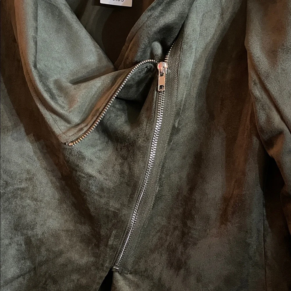 Elegant Olive Green Leather Jacket for Women - Picture 4 of 5